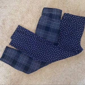 bundle of 2 Old Navy Mid rise pixie pants size 4